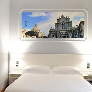 Hotel Centrum, CTA
